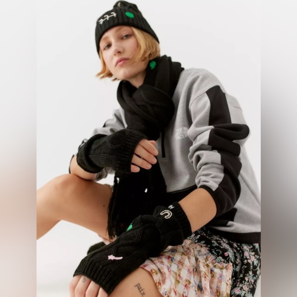 Bella Embroidered Arm Warmer